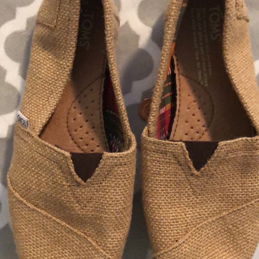TOMS-burlap